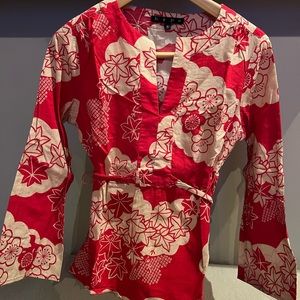 NWOT gorgeous floral print shirt. Style for a date, brunch, or a weekend of fun!